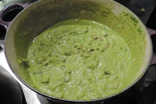 El curry verde haciendose...